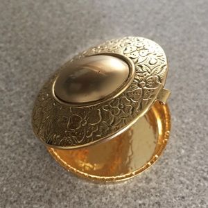Vintage look gold ring box/pill box